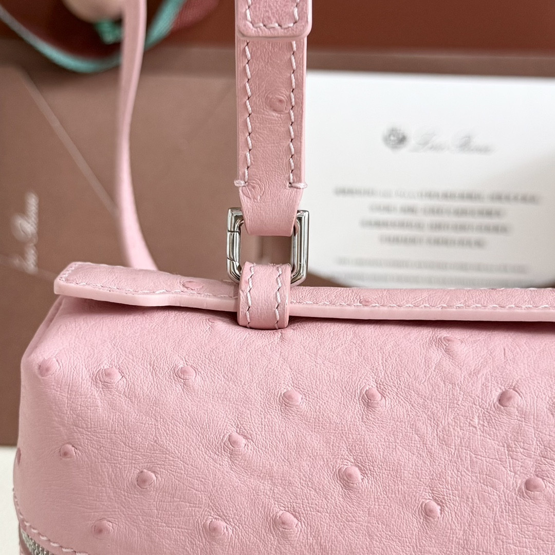 L0r0 P1ana Extra Pocket L27 Ostrich-grained Leather 16x27x10cm