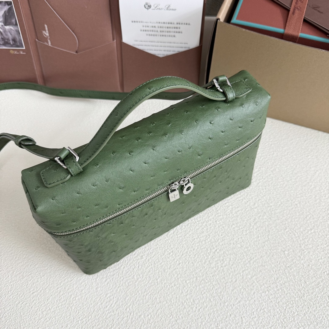 L0r0 P1ana Extra Pocket L27 Ostrich-grained Leather 16x27x10cm