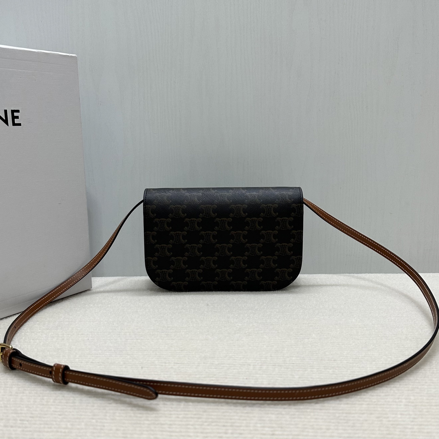 Ce1i*e DUO WALLET ON STRAP IN Triomphe Canvas and Calfskin 20x13x6cm