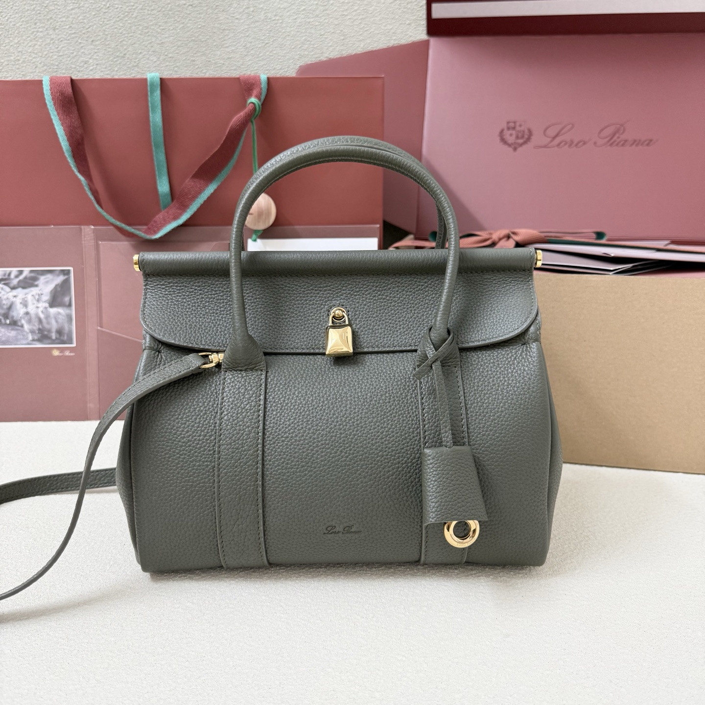 L0r0 P1ana Loom L25 Calfskin 25x18x12.5cm