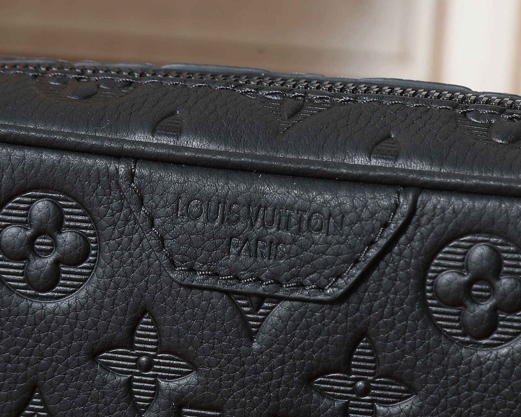 LV Trocadéro Wearable Wallet M26737 20x13x6.5cm
