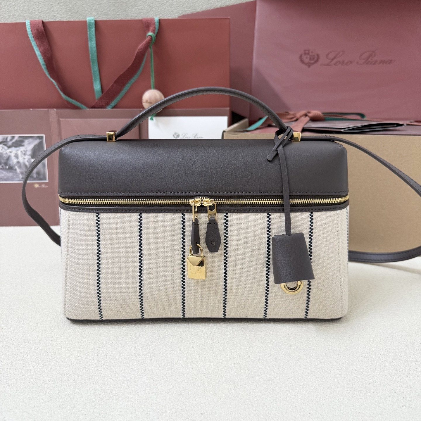 L0r0 P1ana Extra Pocket L27 16x27x10cm