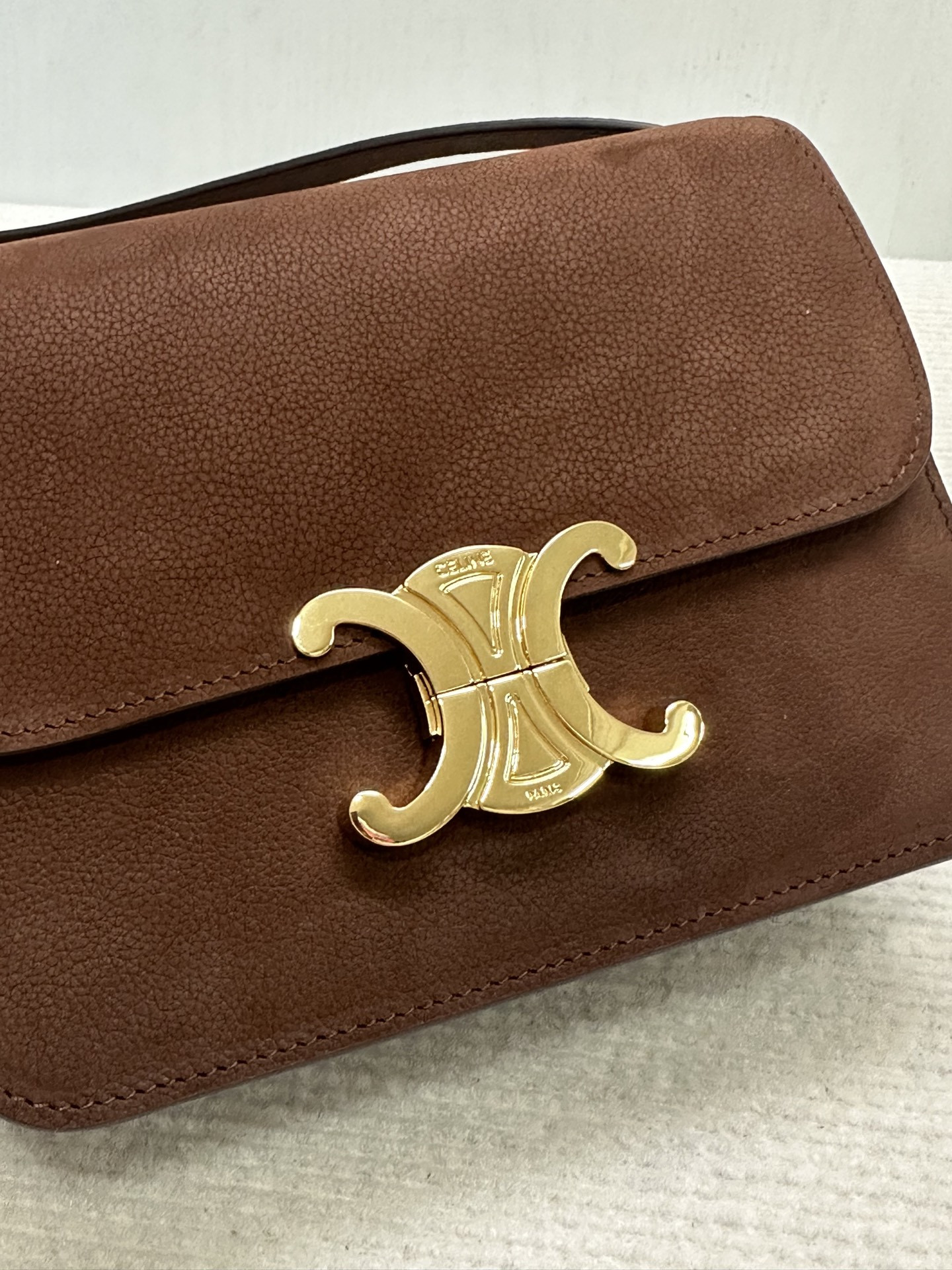 Ce1i*e TEEN TRIOMPHE BAG IN Grained Nubuck Calfskin 18.5x13.5x7cm