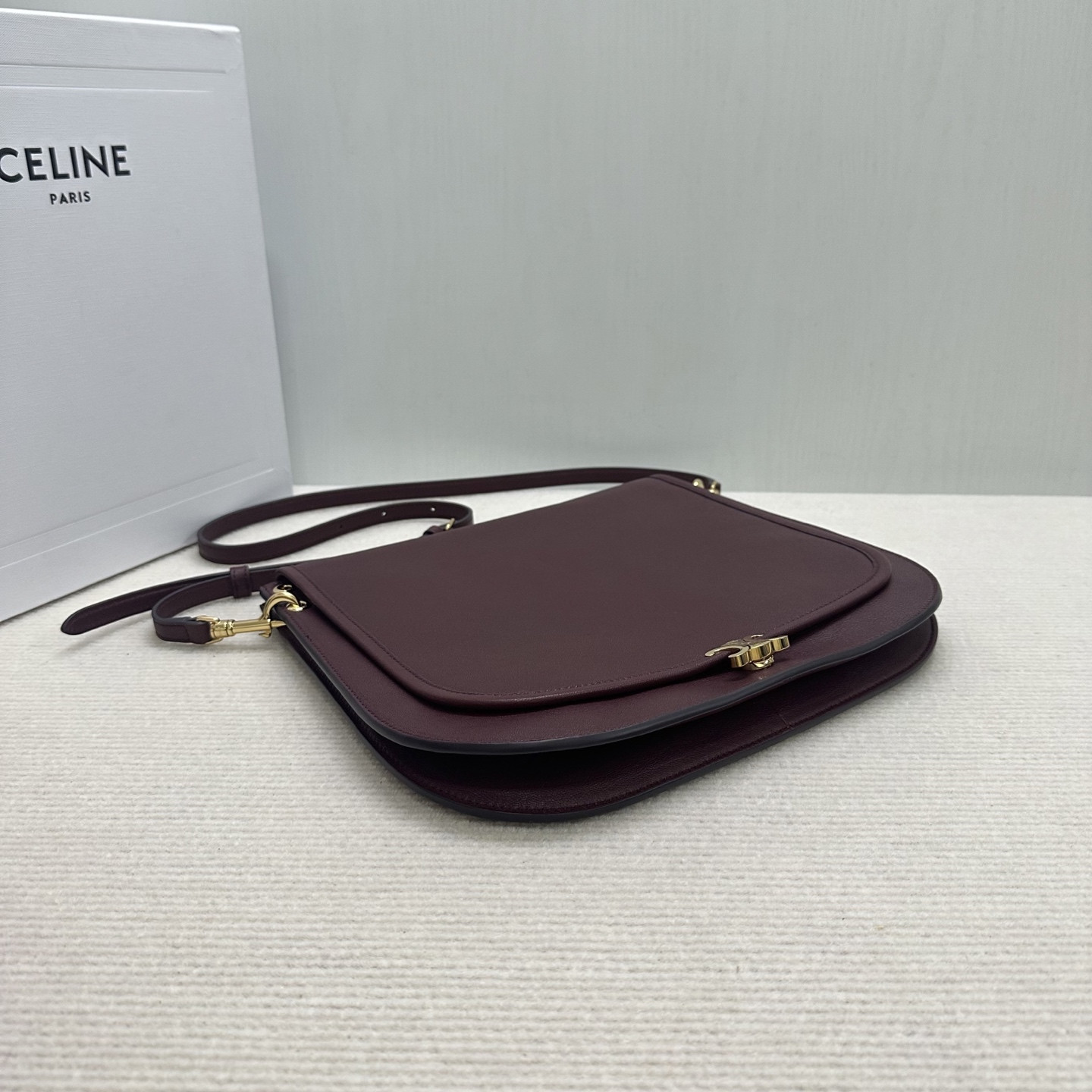 Ce1i*e SOFT TRIOMPHE BESACE IN S*pPLE SHINY LAMBSKIN 34x25x13cm