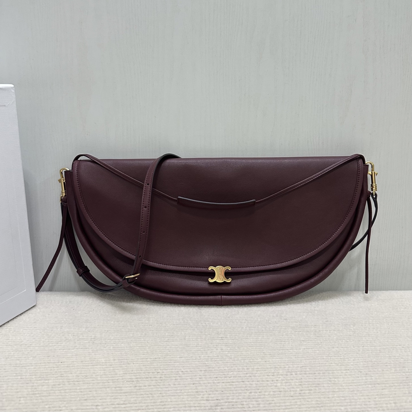 Ce1i*e HALFMOON SOFT TRIOMPHE BAG IN S*pPLE SHINY LAMBSKIN 46x19x10cm