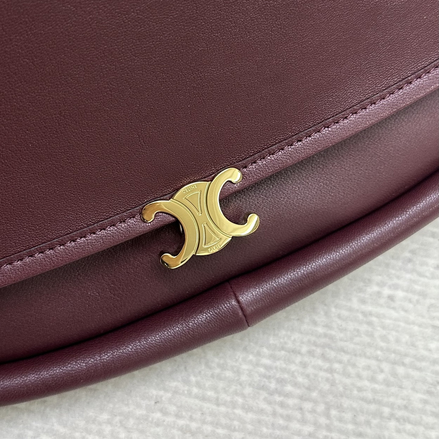 Ce1i*e HALFMOON SOFT TRIOMPHE BAG IN S*pPLE SHINY LAMBSKIN 46x19x10cm