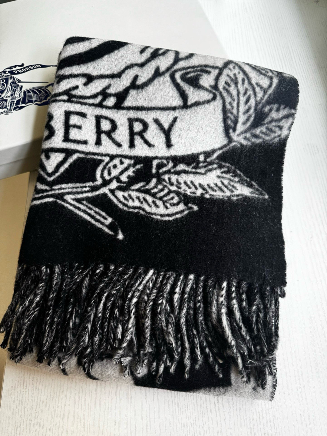 Bv*b*rry Wide Reversible Stormy Knight scarf 50x210cm