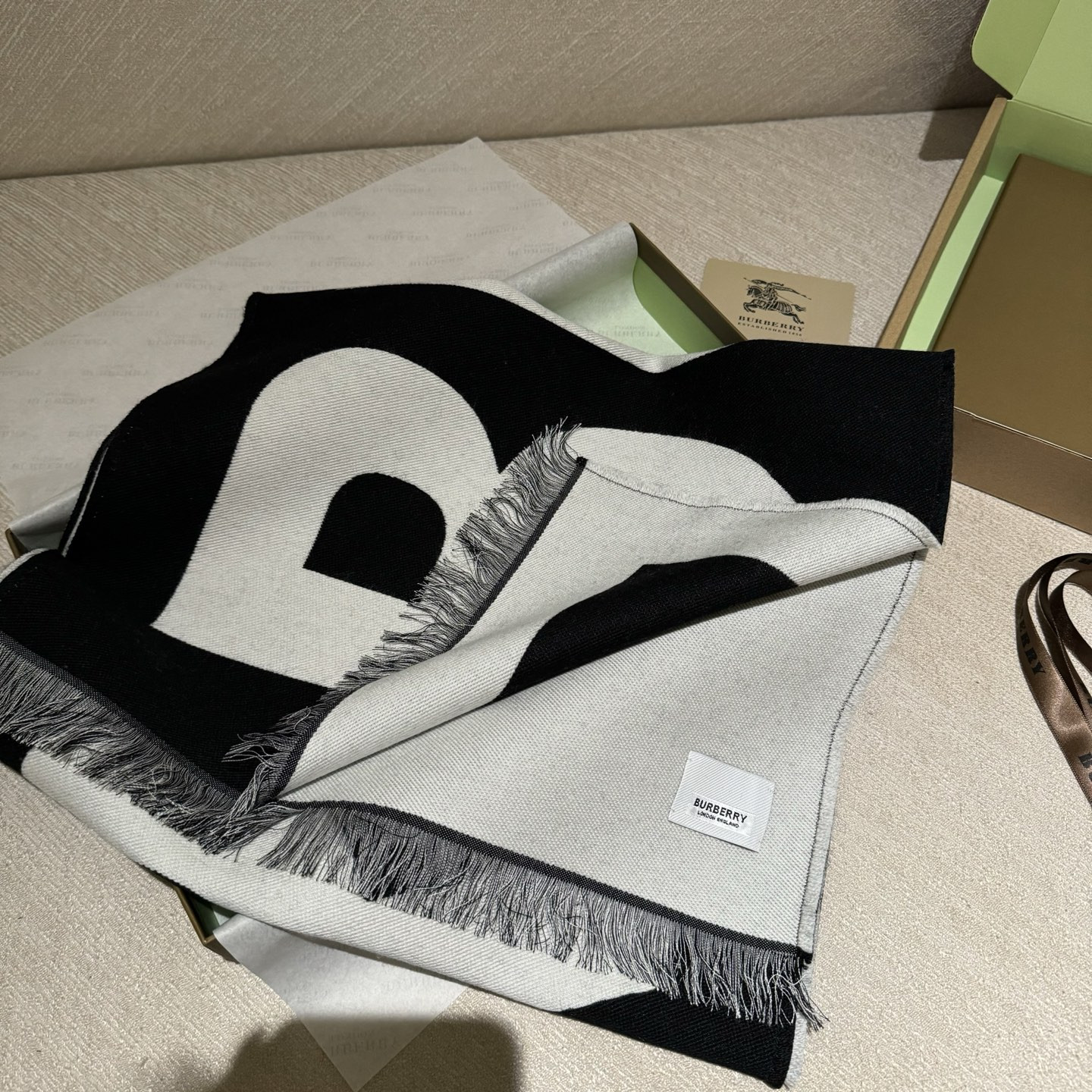 Bv*b*rry scarf 33x188cm 100% wool