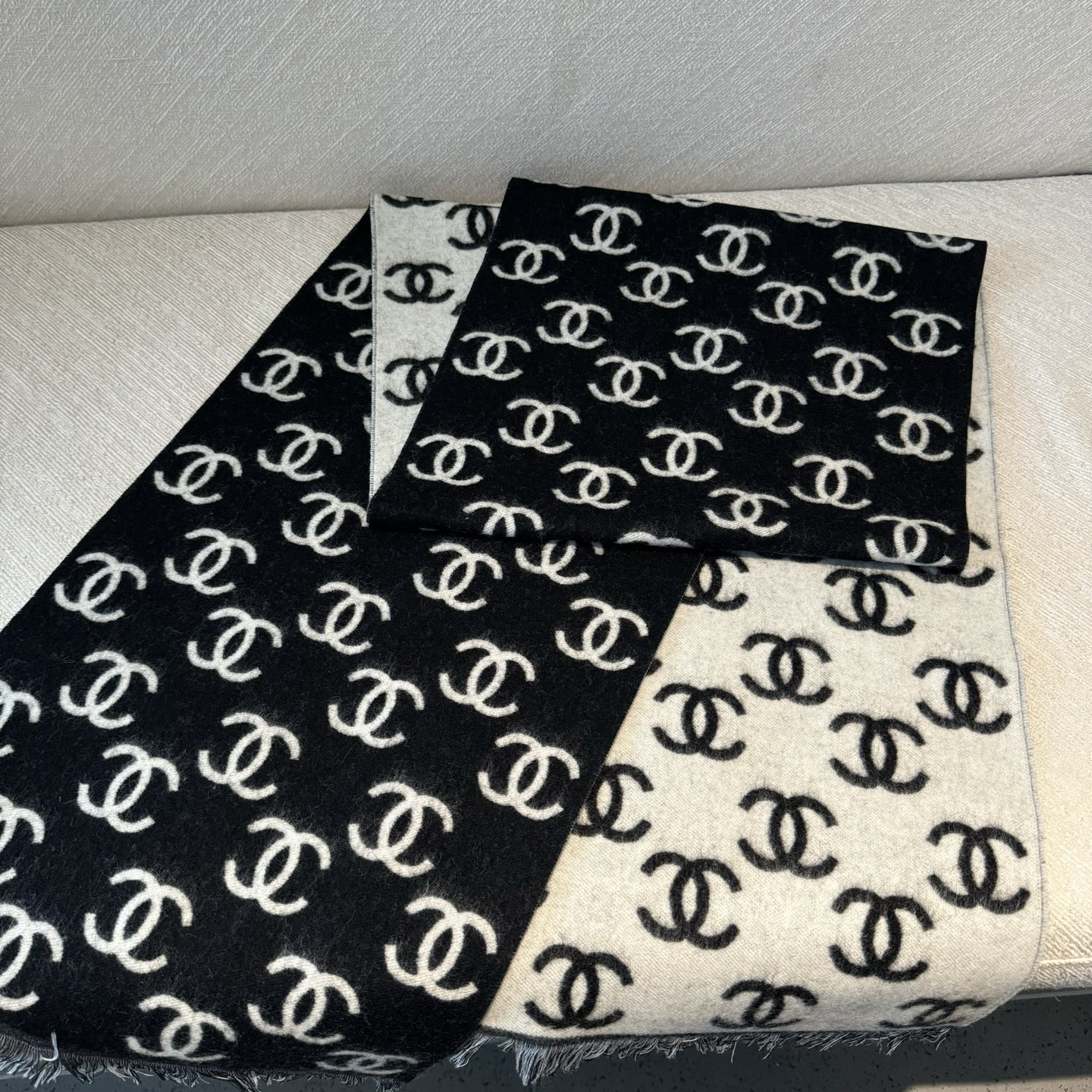 Ch**el scarf 35x180cm 92% wool 8% cashmere