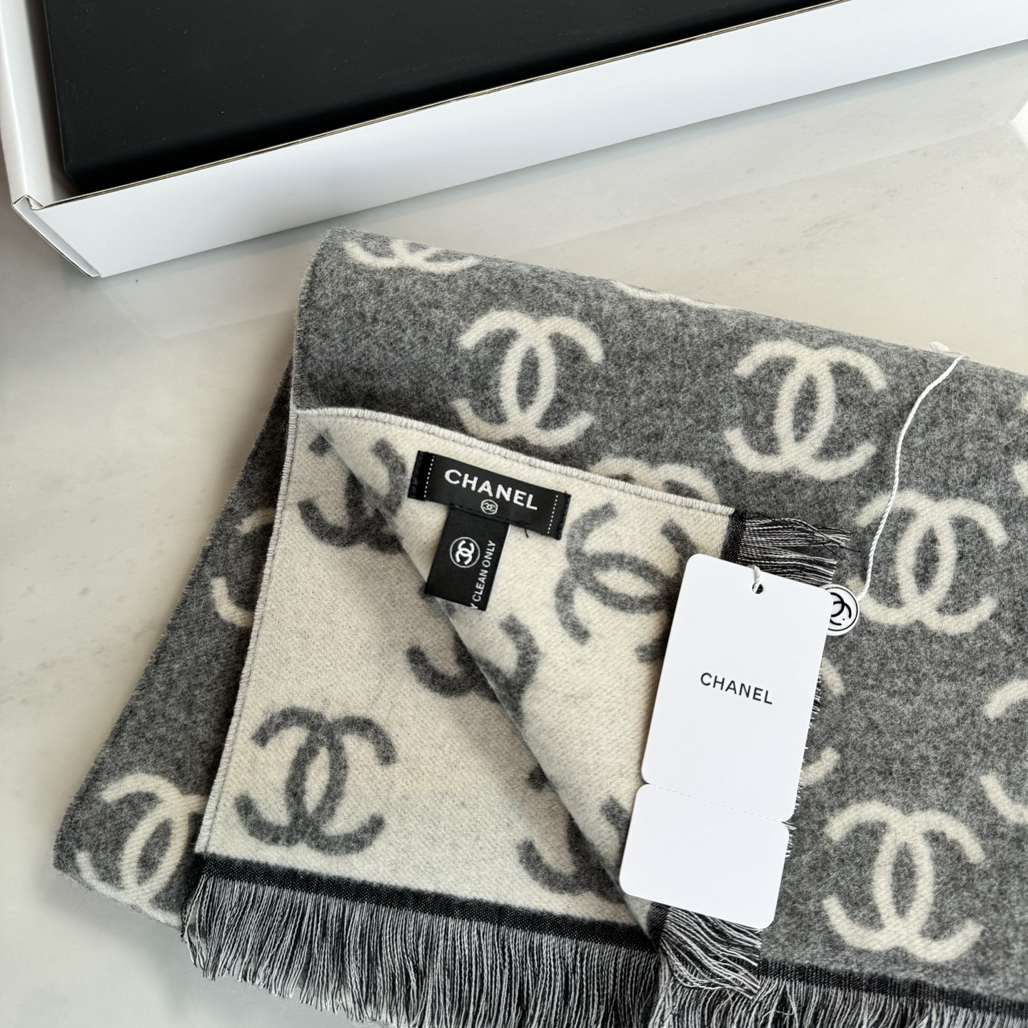 Ch**el scarf 35x180cm 92% wool 8% cashmere