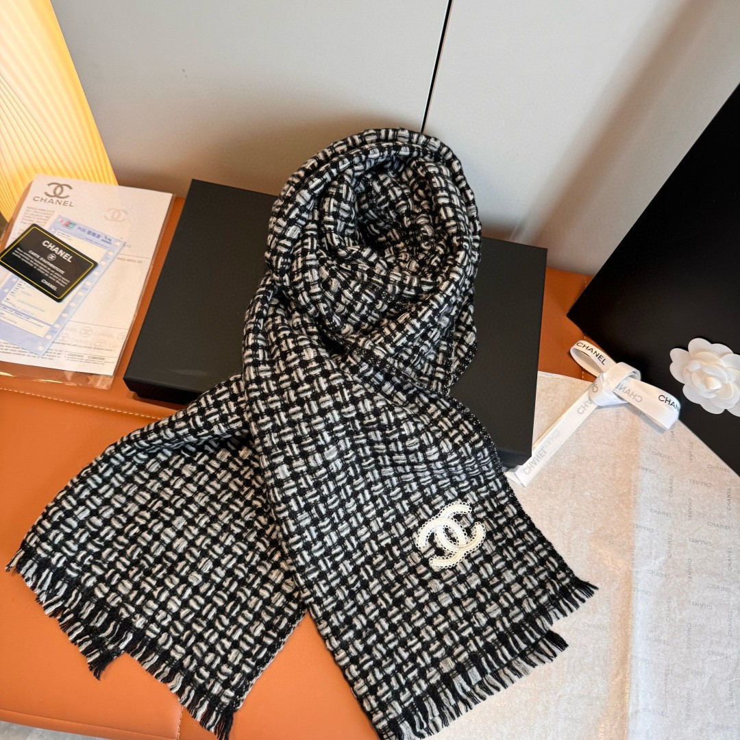 Ch**el scarf 38x185cm 100% cashmere