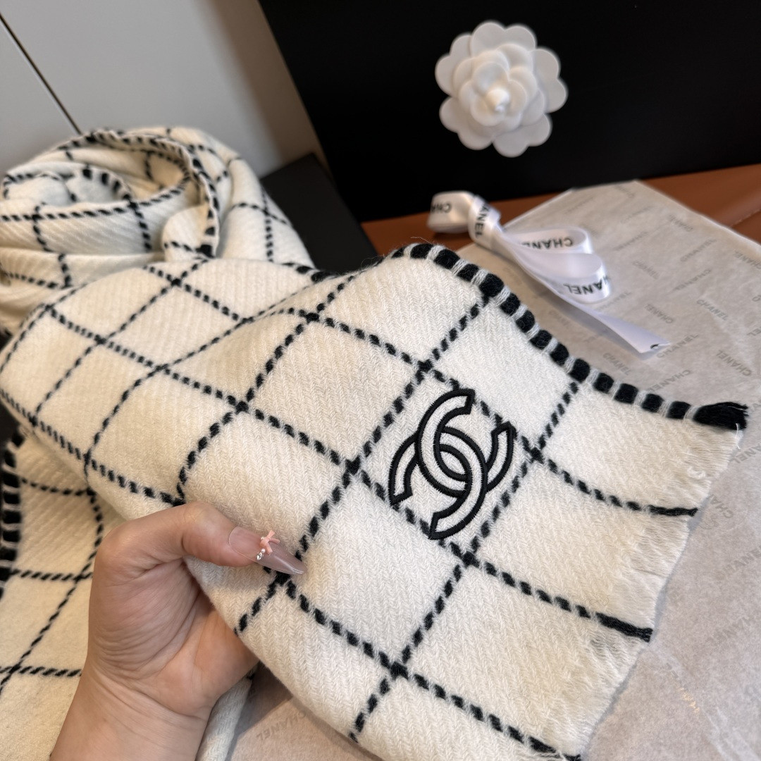 Ch**el scarf 38x185cm 100% cashmere