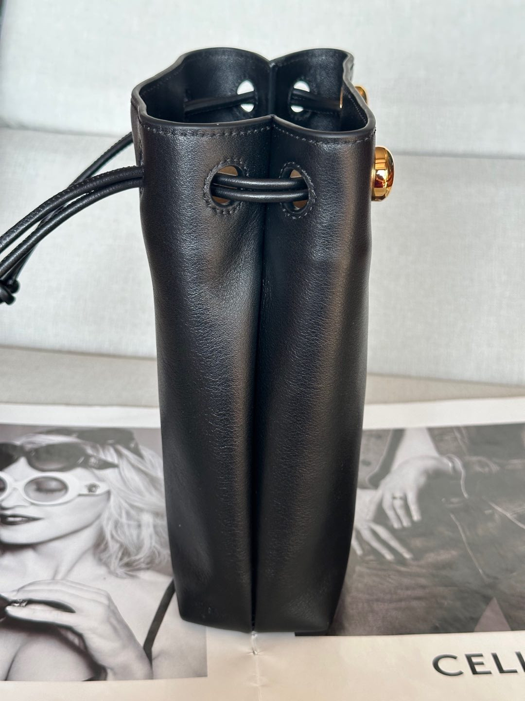 L0ew* Pebble Pouch in Smooth Calfskin 21.5x17x7cm