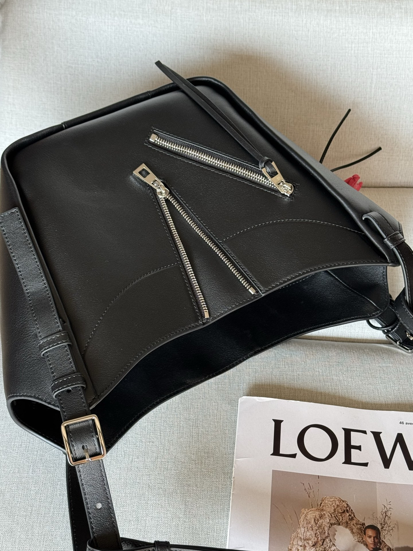 L0ew* Hammock Flip Bag in Classic Calfskin No Pendant 21x15x22.5cm