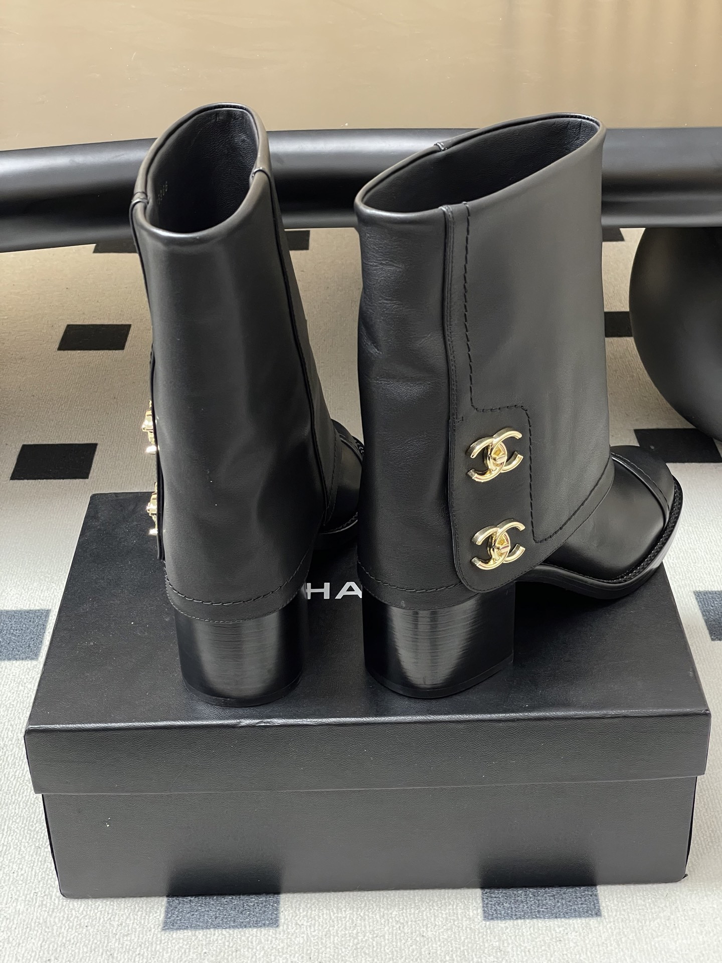 UA Ch**el Short Boots 7cm Heel
