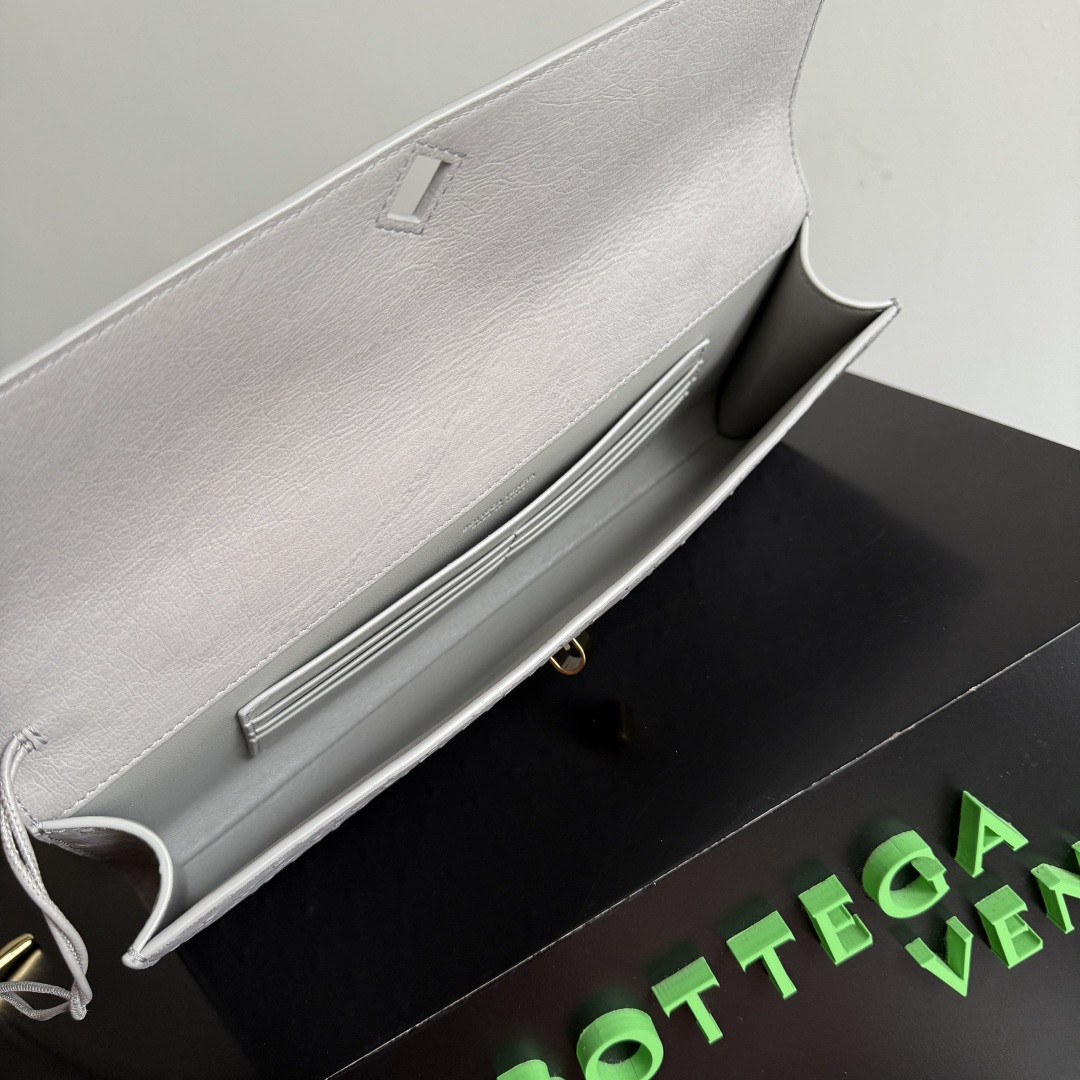B0tt*ga Ven*ta Andiamo Clutch 13x31x3cm
