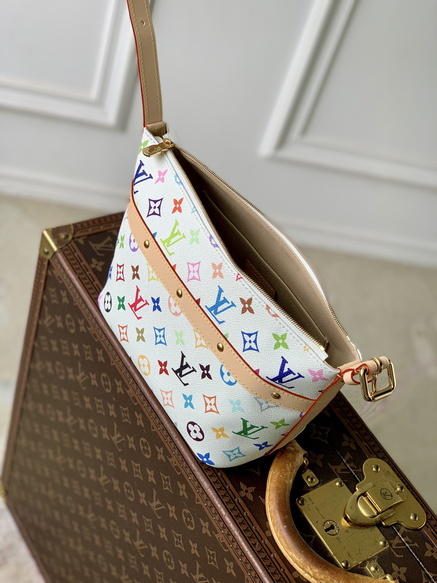 LV x TM Cruiser Toiletry Bag M27900 22x13.5x12cm