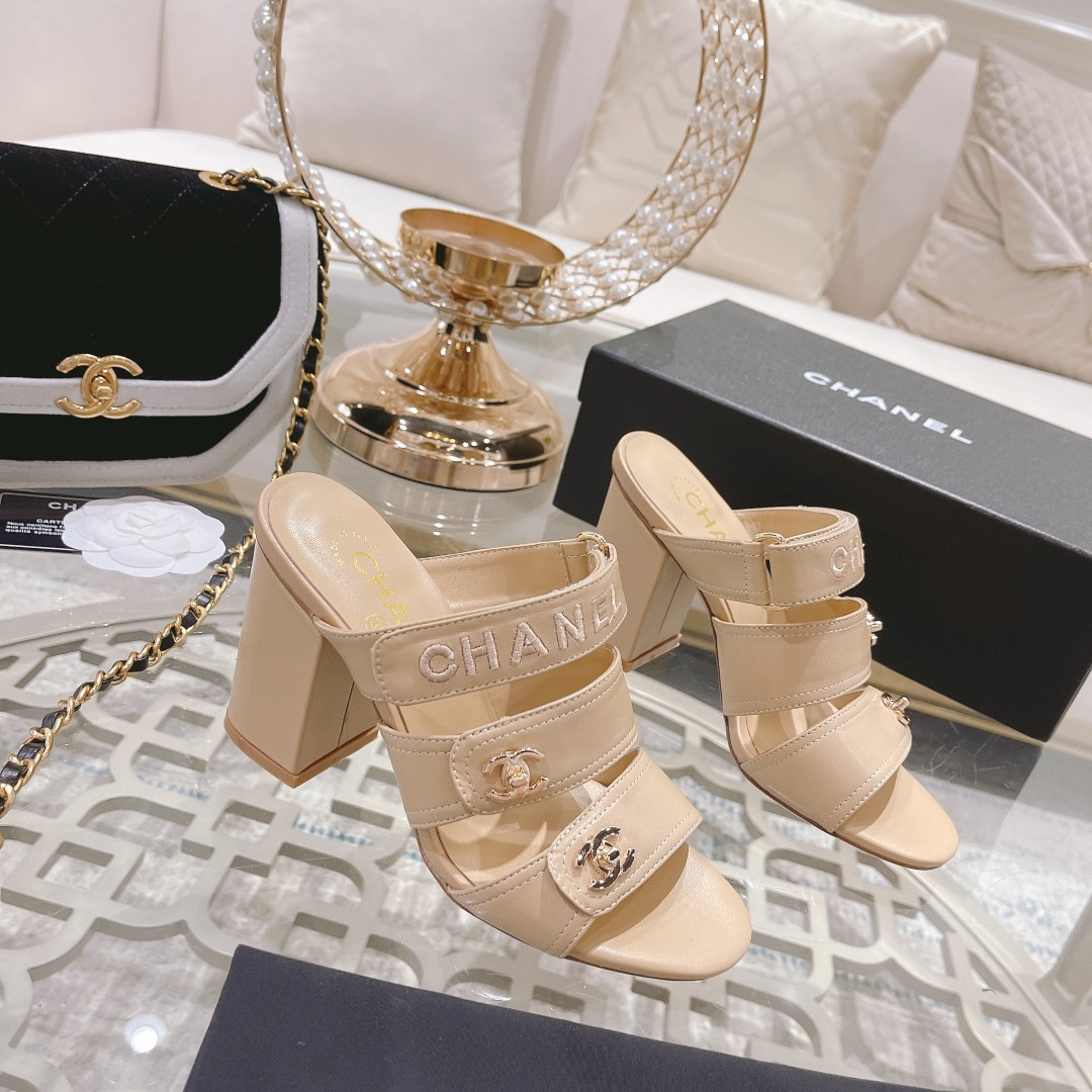 ua Ch**el sandal