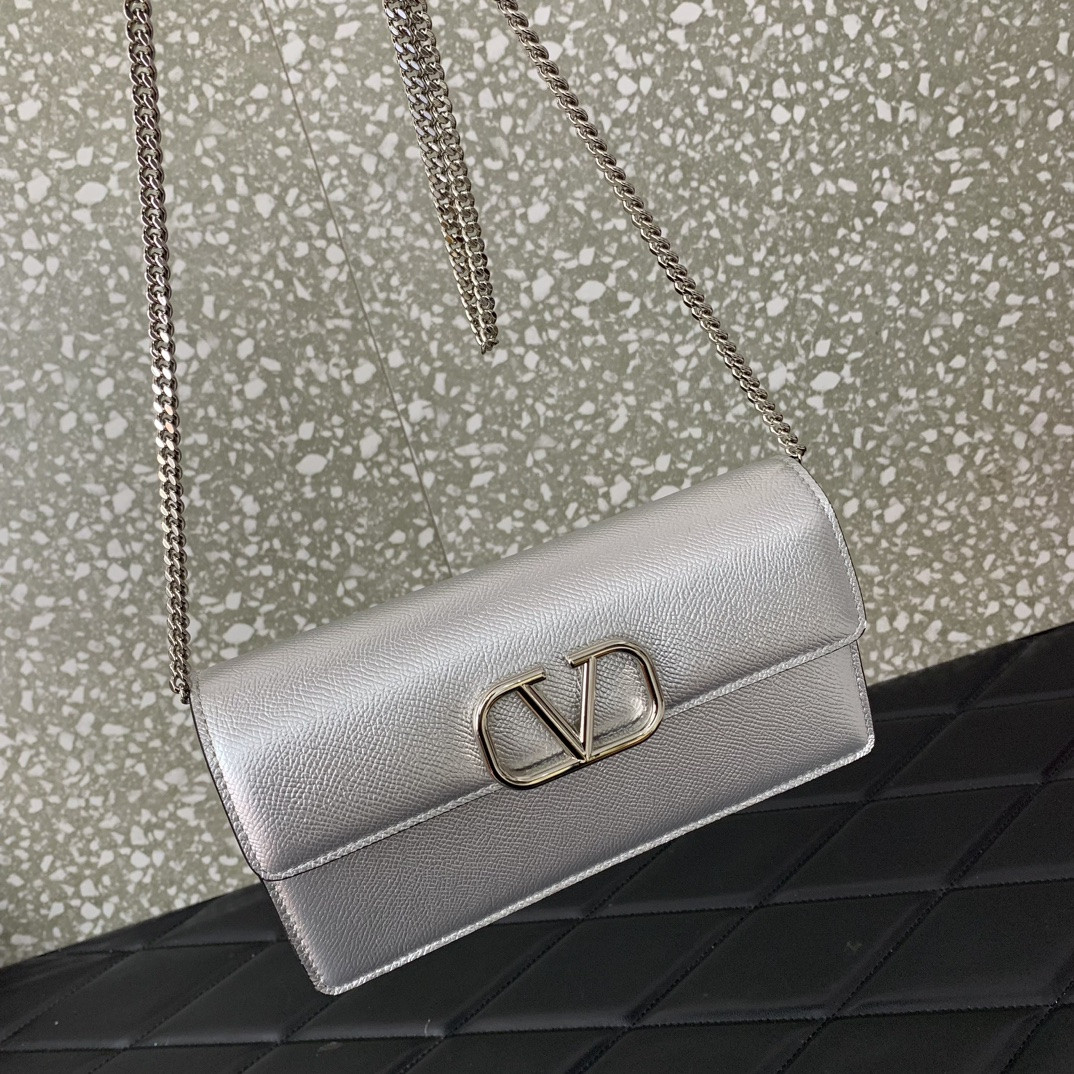 Va1e*ntin0 VLogo Signature Metallic Wallet With Chain 20x5.5x10cm
