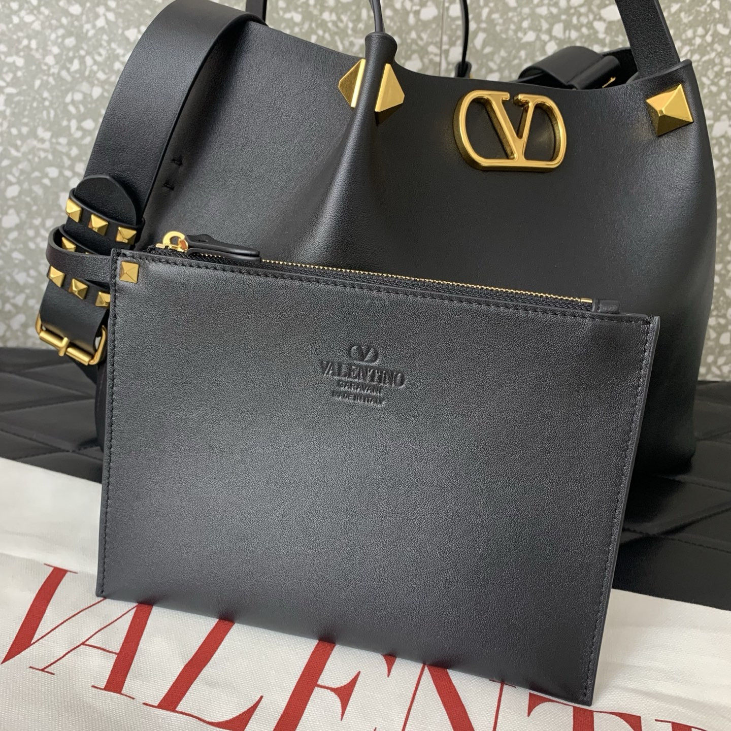 Va1e*ntin0 Garavani Soft Leather Shopping Bag 35x25x16cm