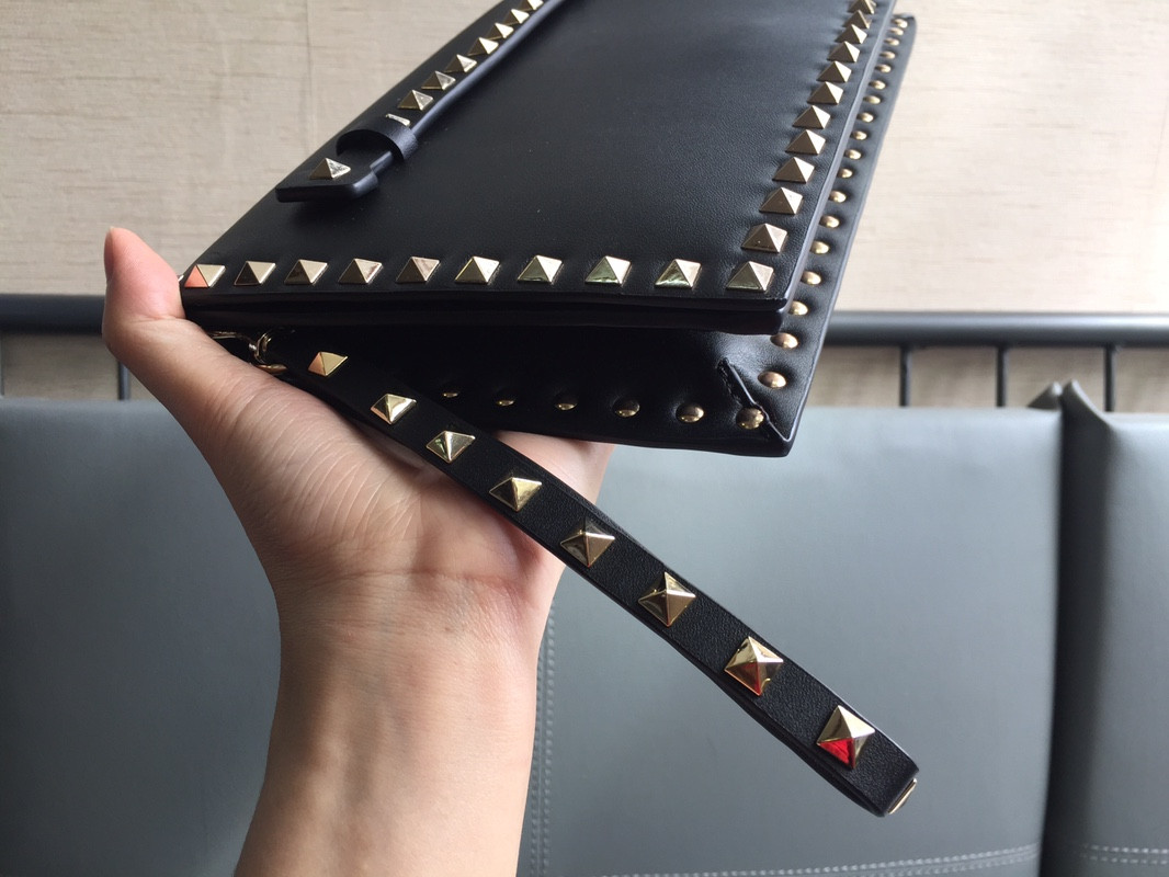 Va1e*ntin0 Garavani Rockstud Clutch Bag 28x16x5cm