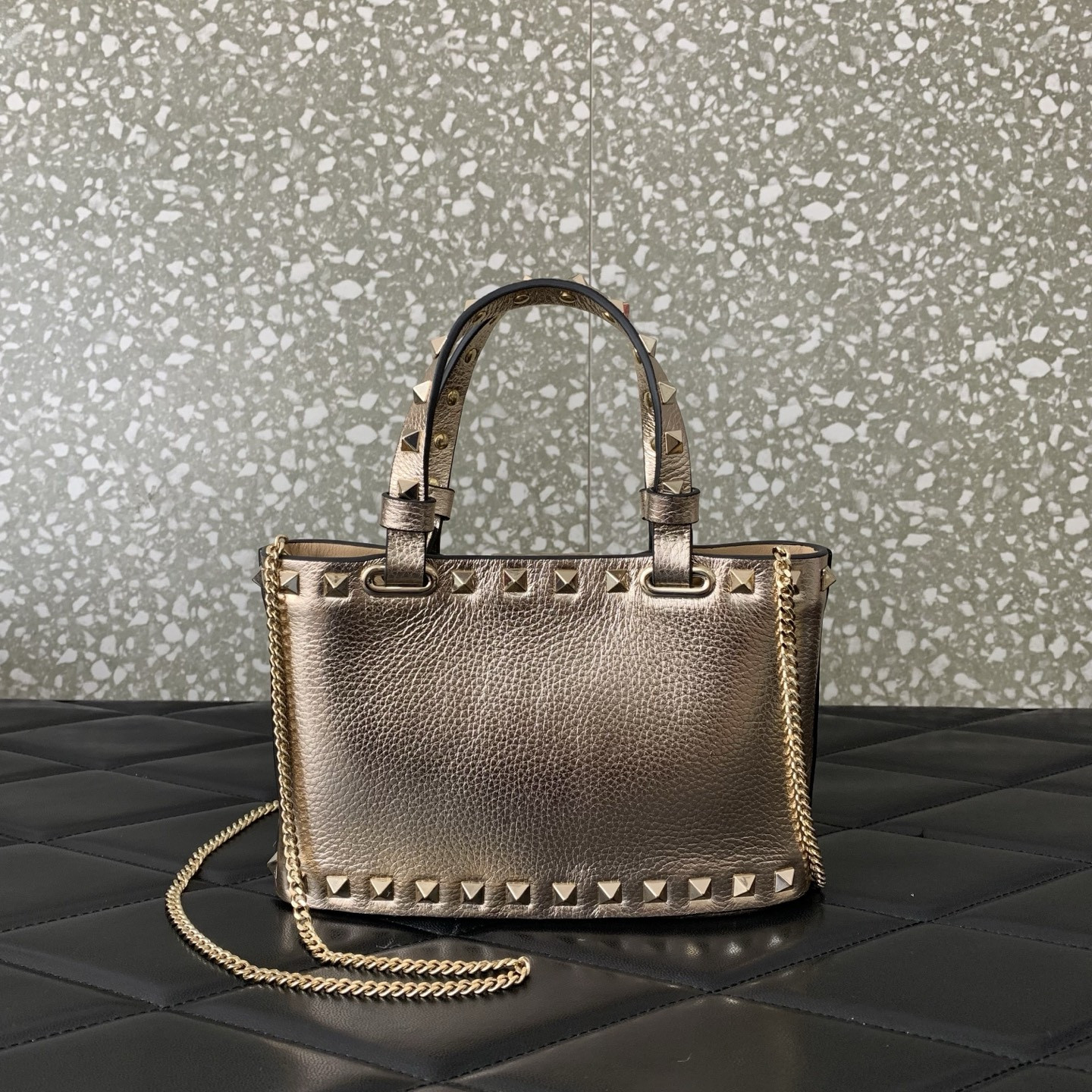 Va1e*ntin0 Mini Rockstud Shopping Bag 18.5x12.5x5.5cm