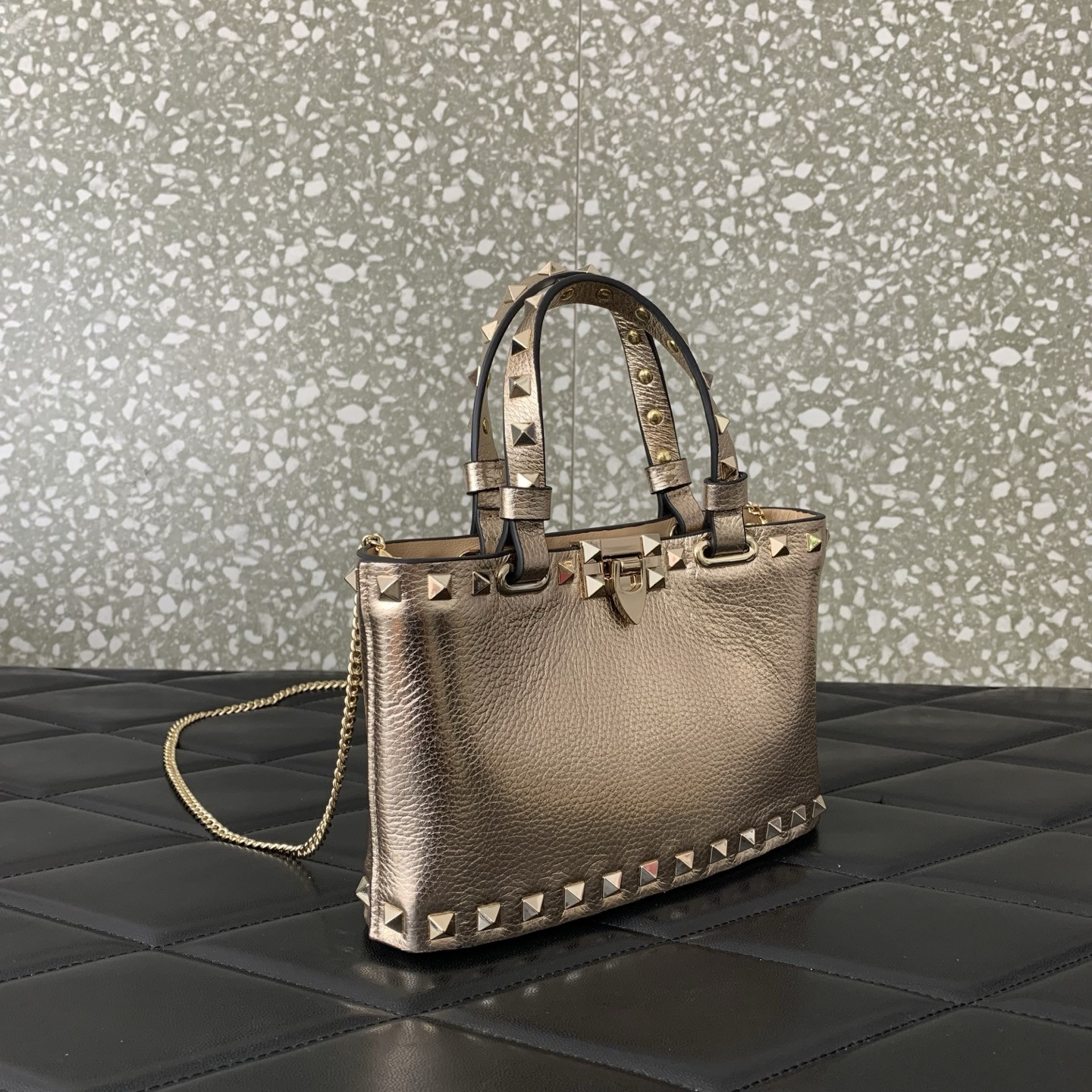 Va1e*ntin0 Mini Rockstud Shopping Bag 18.5x12.5x5.5cm