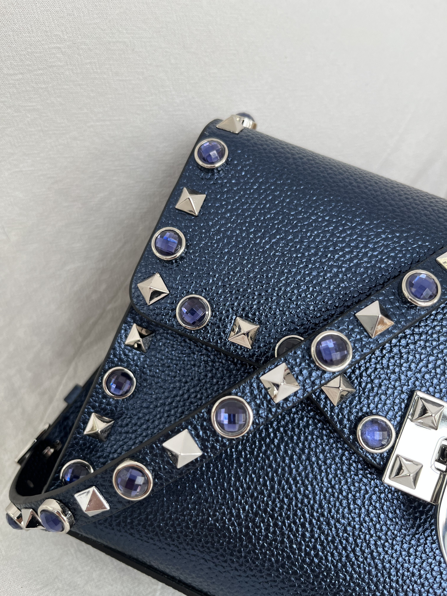 Va1e*ntin0 Garavani Rockstud Small Shoulder Bag 23x15x7cm
