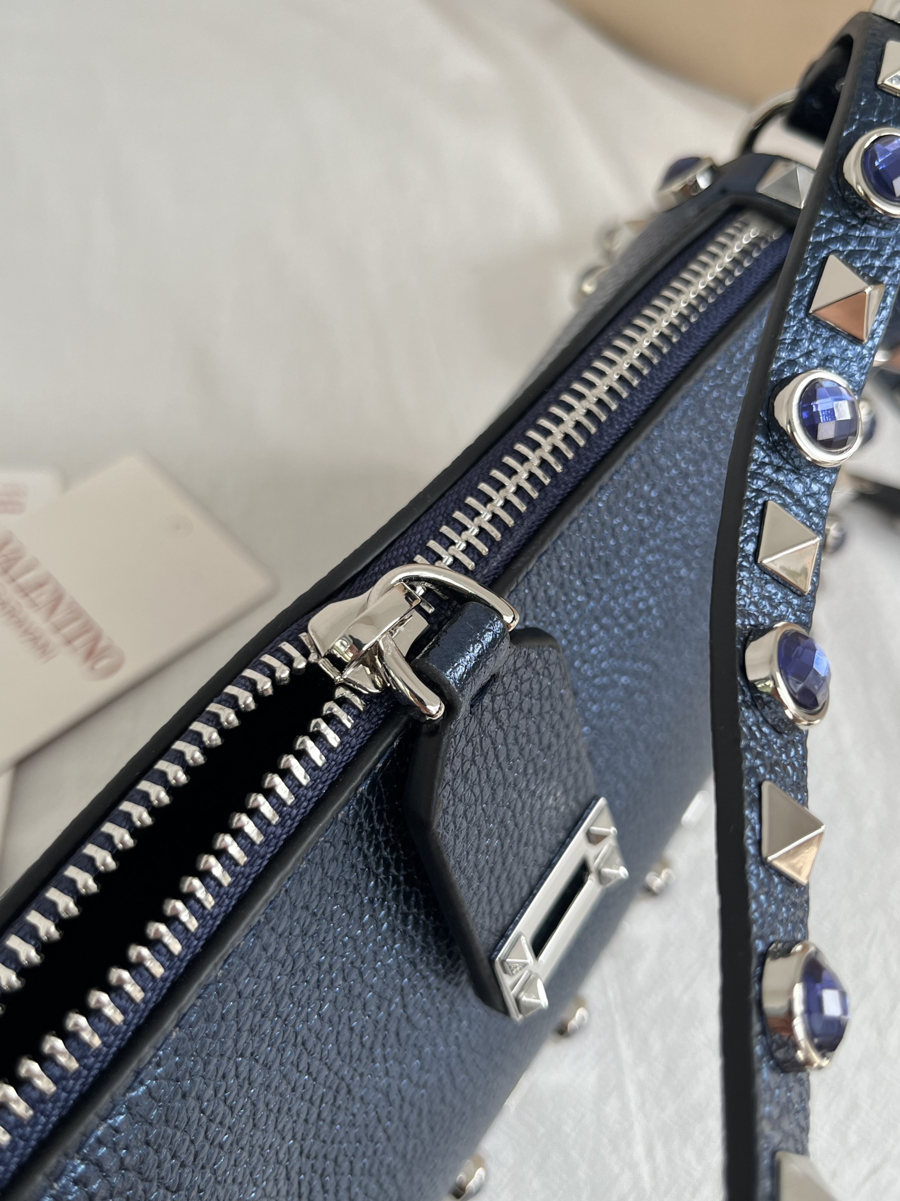 Va1e*ntin0 Garavani Rockstud Small Shoulder Bag 19x13x7cm