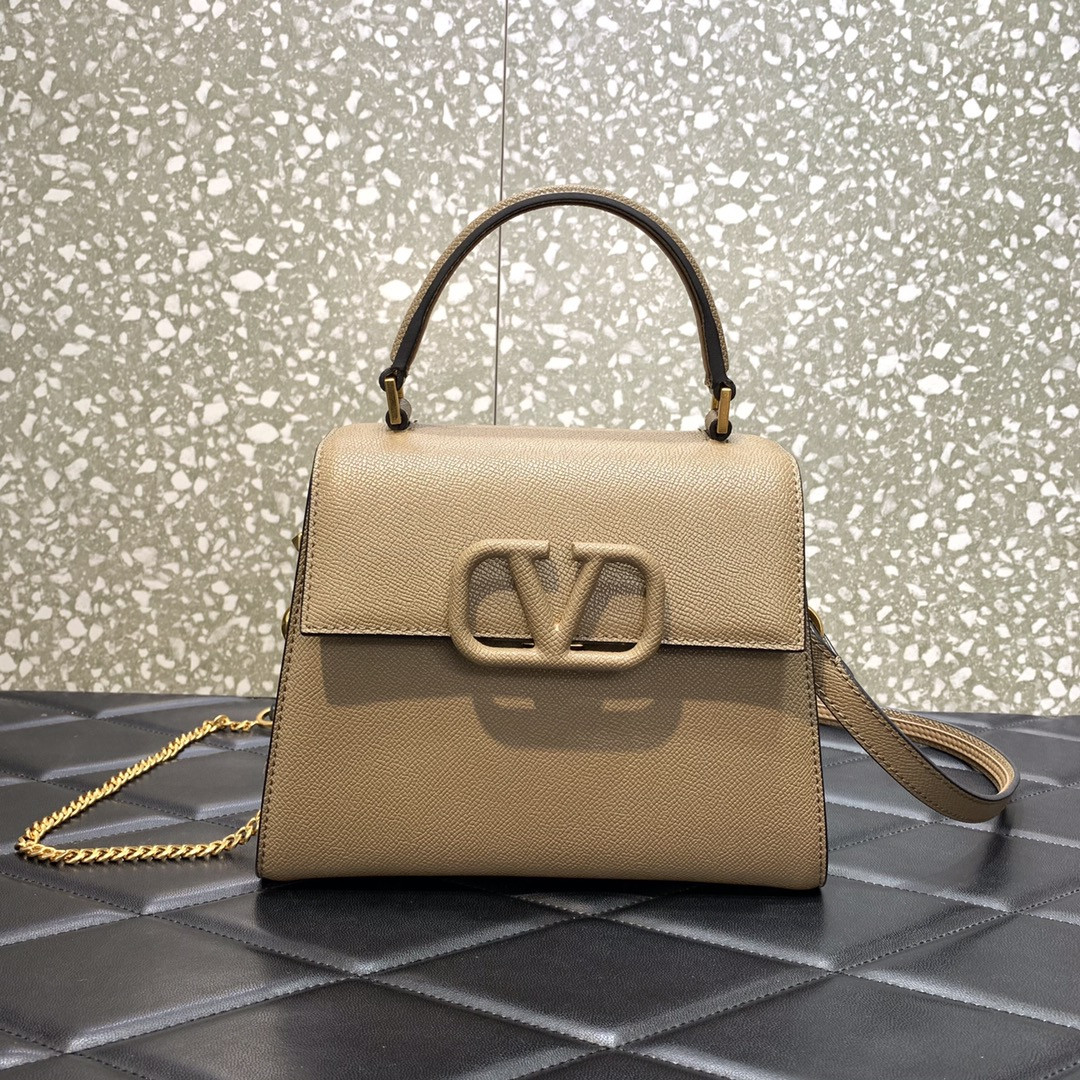 Va1e*ntin0 Garavani Rockstud Small Shoulder Bag 22x17x9cm