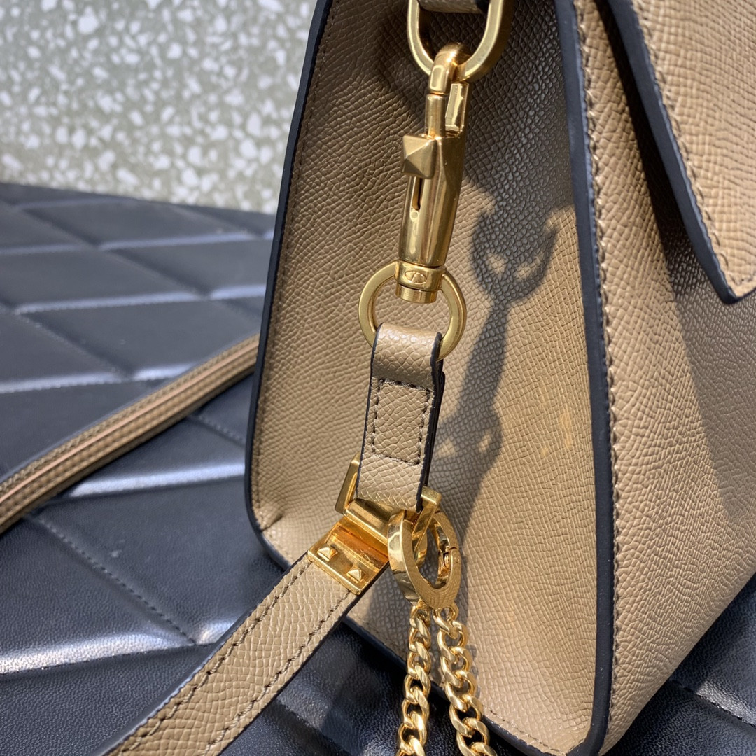 Va1e*ntin0 Garavani Rockstud Small Shoulder Bag 22x17x9cm