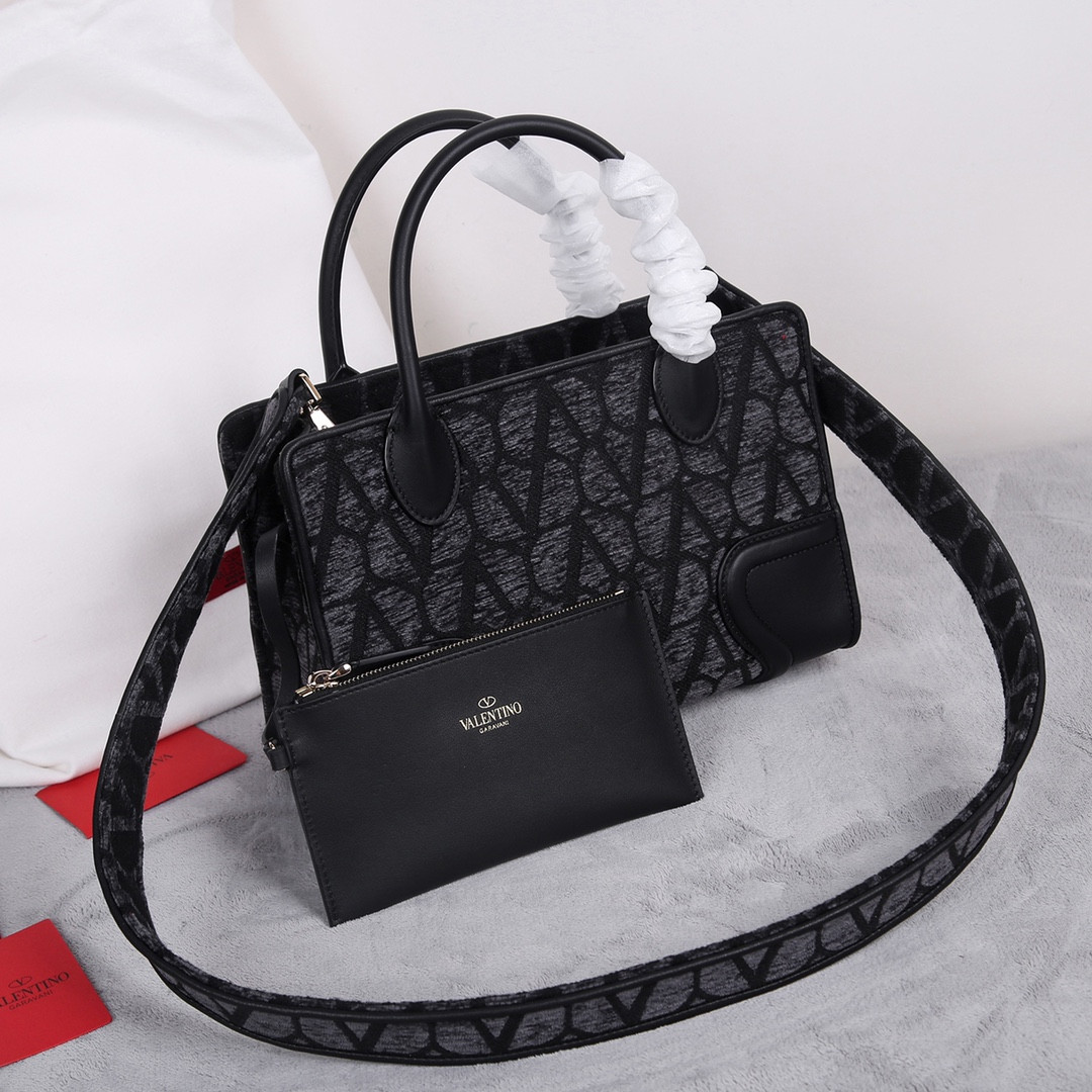 Va1e*ntin0 Garavani Le Quatrième Shopping Bag 28x19x12cm