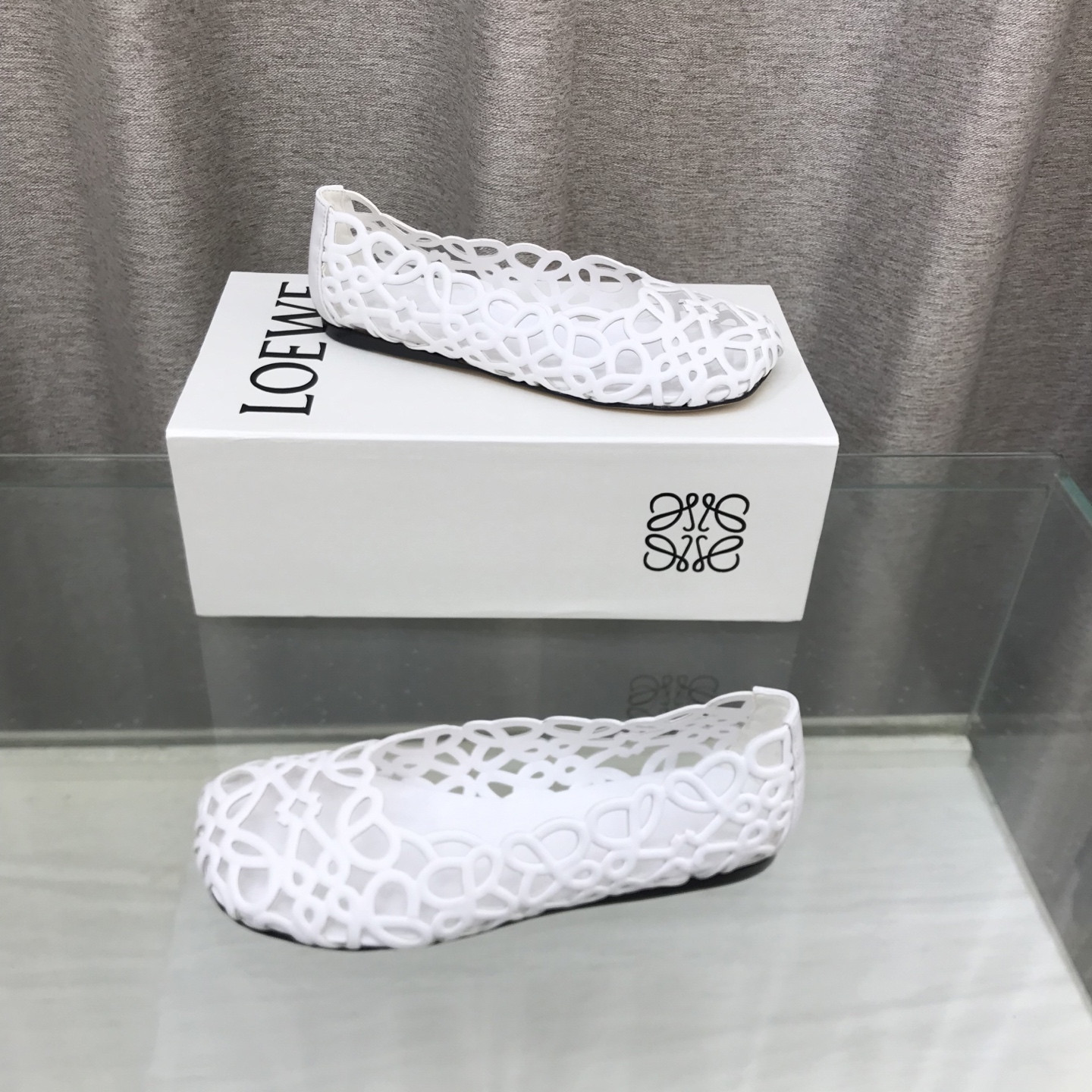 UA L0ew* Petal Anagram Ballerina