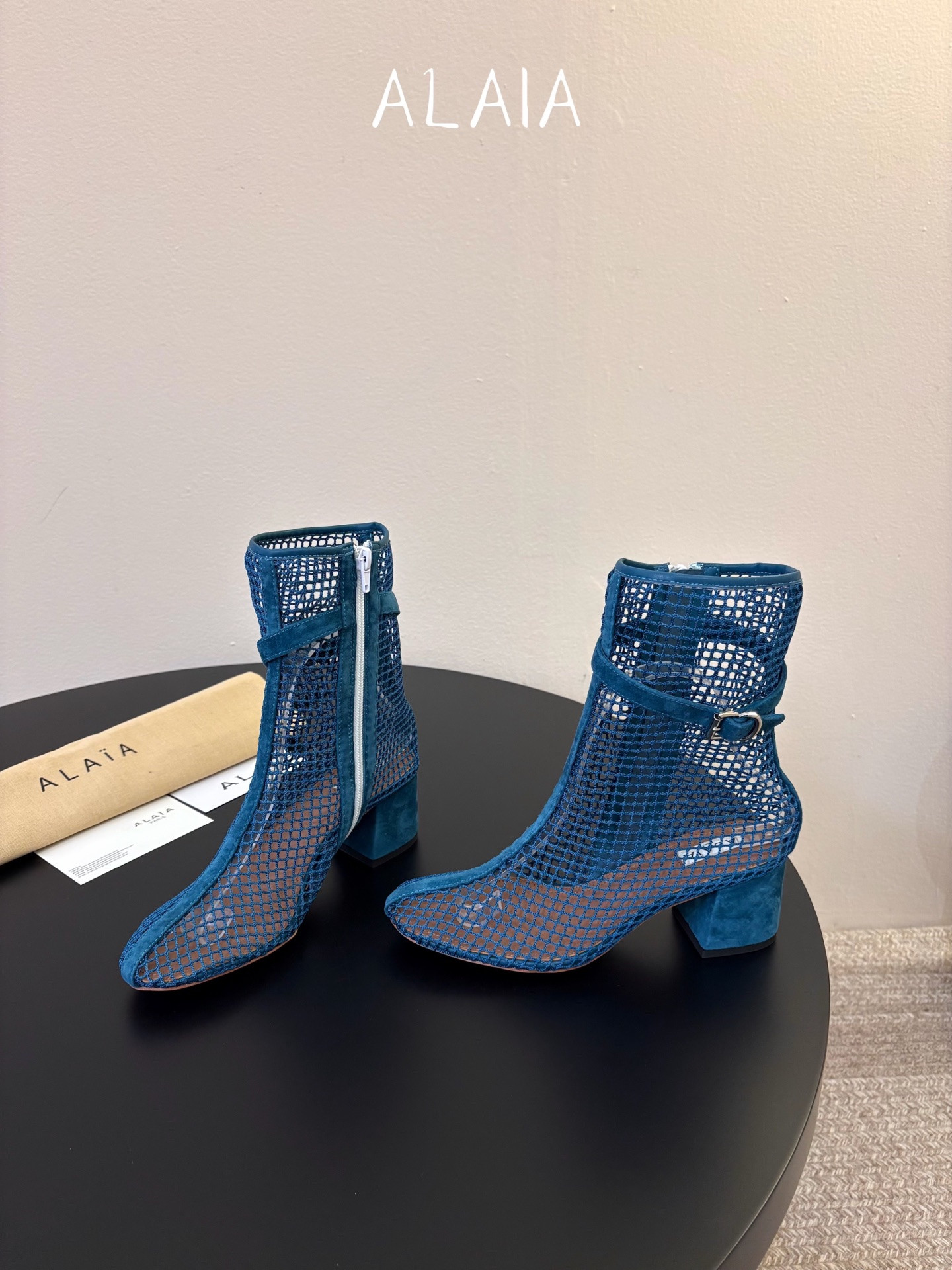 UA A1a1a BOOTS IN FISHNET