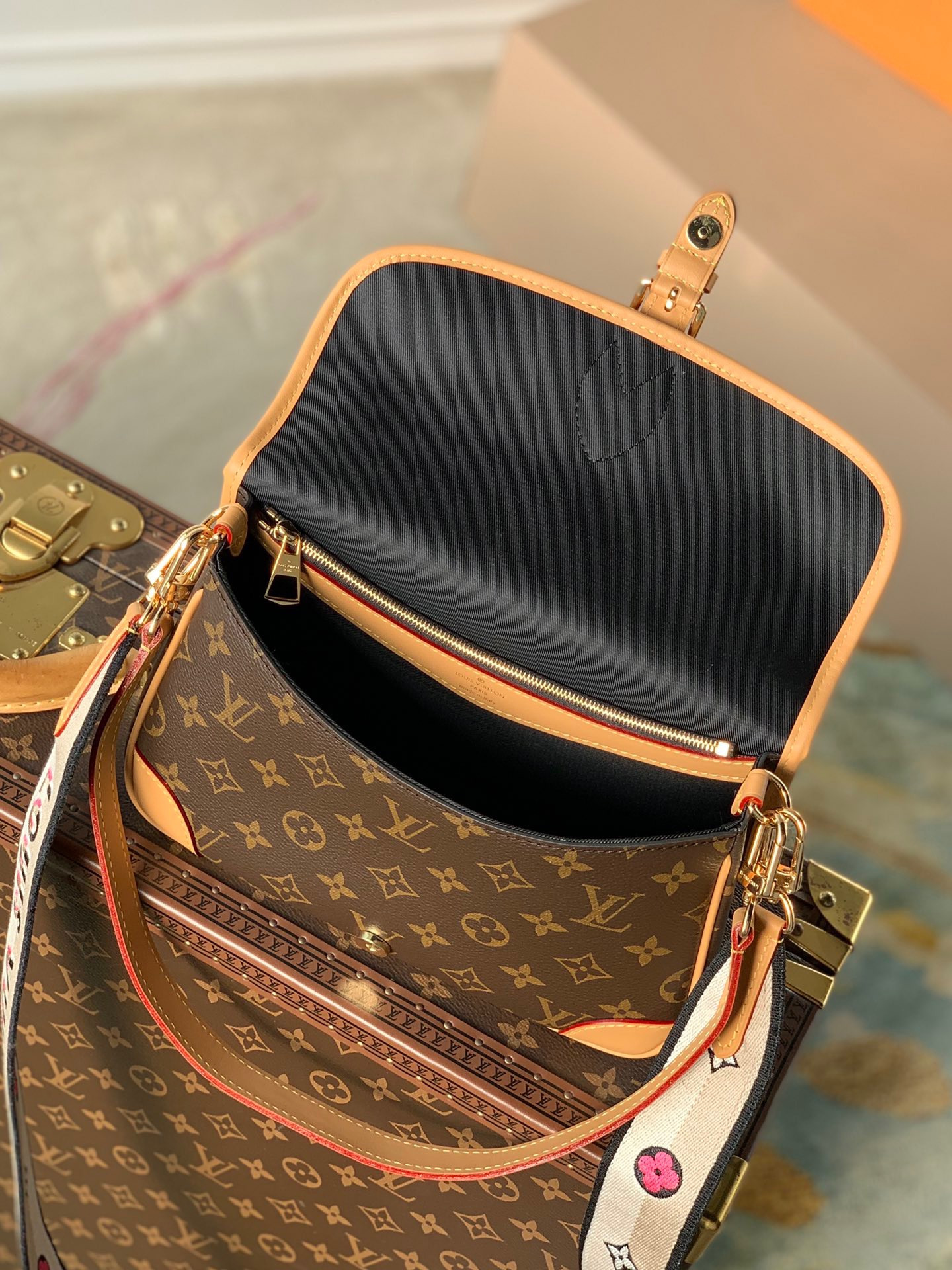 lv DIANE M45985